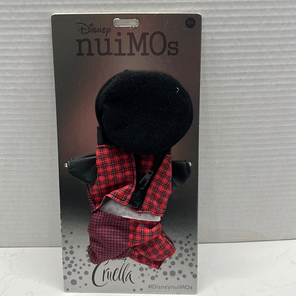 Disney nuiMOs Cruella Doll Outfit - Red and Black